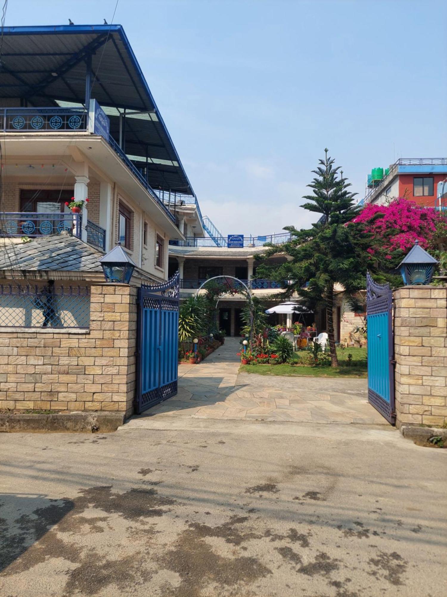 Blue Planet Lodge & Restaurant 博卡拉 外观 照片